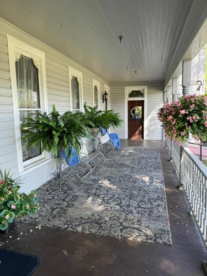 Woodbine Inn And Restaurant Madisonville Exterior photo