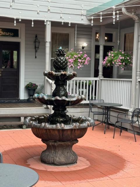 Woodbine Inn And Restaurant Madisonville Exterior photo