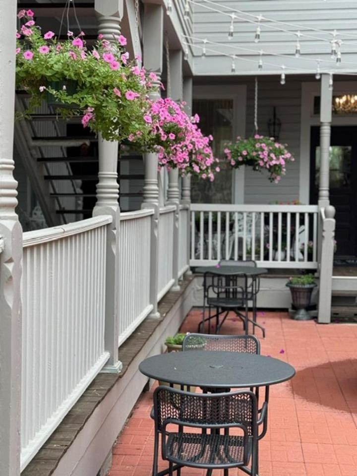Woodbine Inn And Restaurant Madisonville Exterior photo